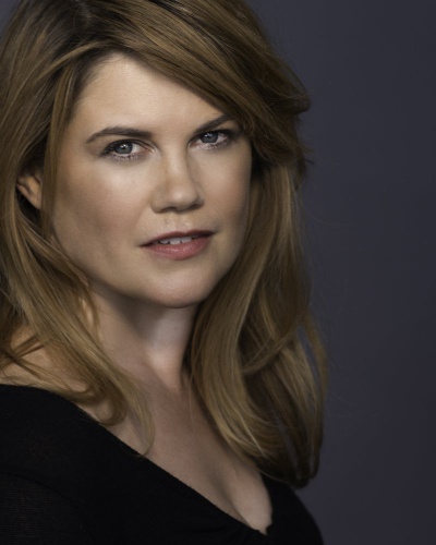 Дженнифер Холл