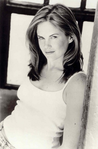 Дженнифер Холл