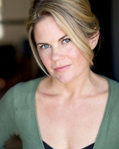 Дженнифер Холл