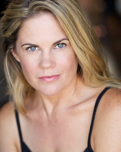 Дженнифер Холл