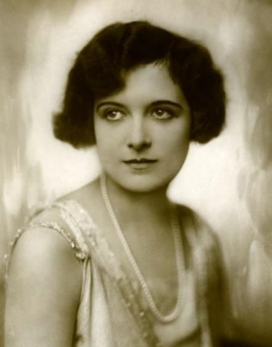 Лиллиан Холл-Дэвис