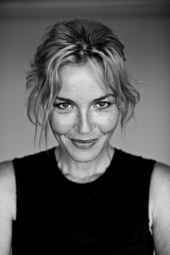 Конни Нильсен