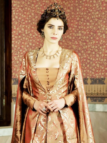 Нур Феттахоглу