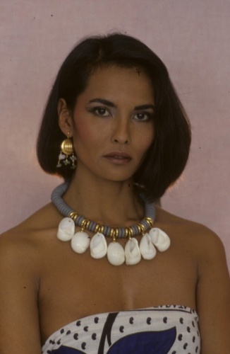 Лаура Гемсер