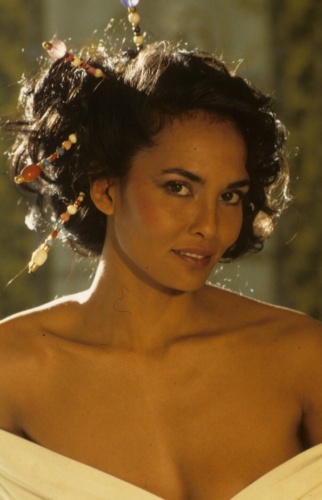 Лаура Гемсер