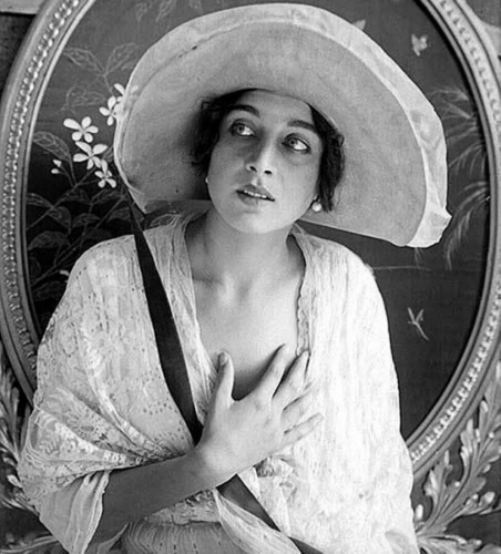 Вера Холодная